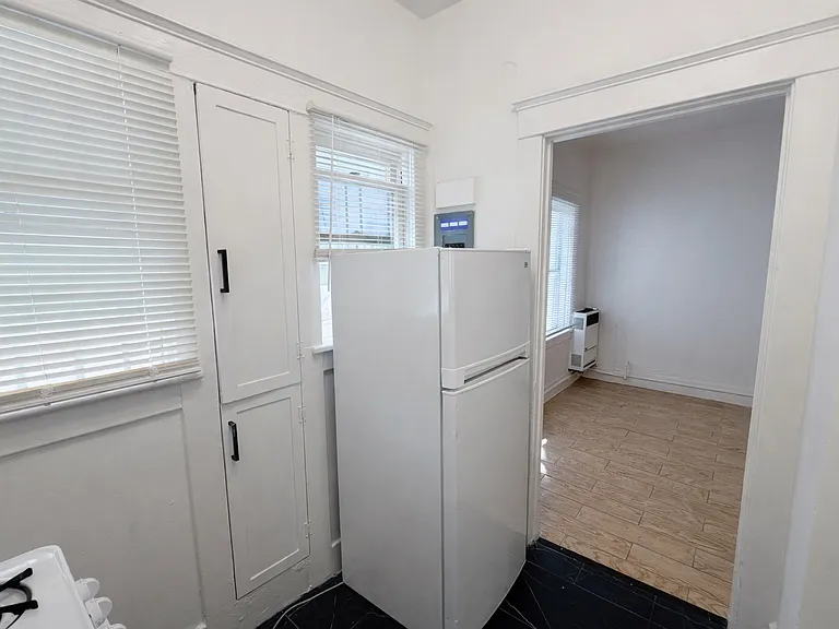 623 E Broadway #5 — Photo 27