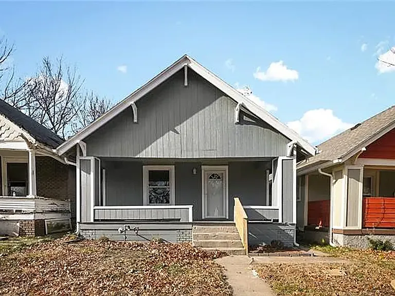 2614 Indiana Ave — Photo 2