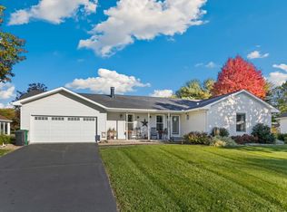 258 Cambridge Ct, Dixon, IL 61021