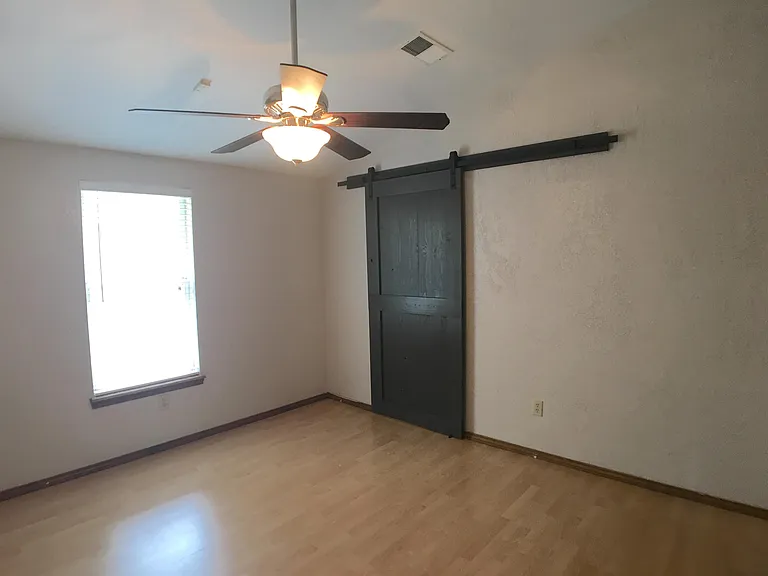 2135 Goodrich Dr — Photo 9