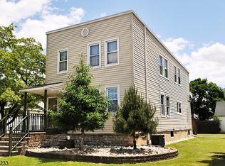 13 W 11th St, Linden, NJ 07036