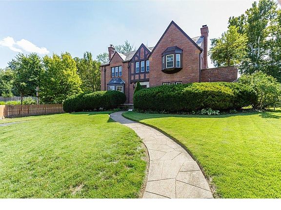 2nd image of 124 Lake Forest Dr