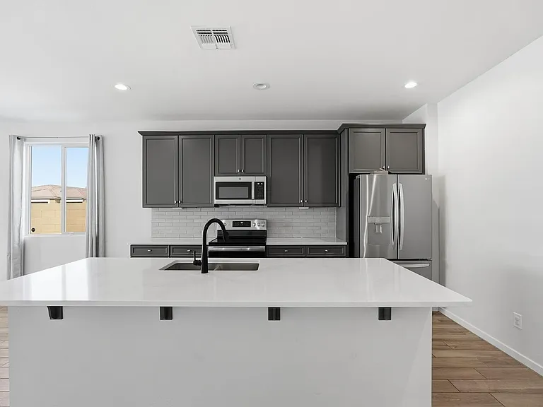 641 S Davidson Ln — Photo 8