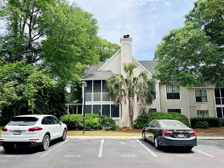 352 Sandpiper Dr #G — Photo 1