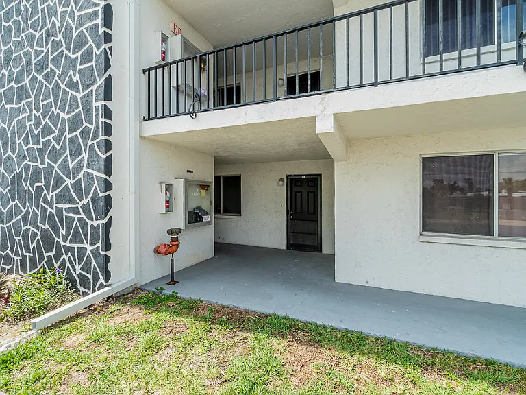 4906 Victoria Dr #103 — Photo 4