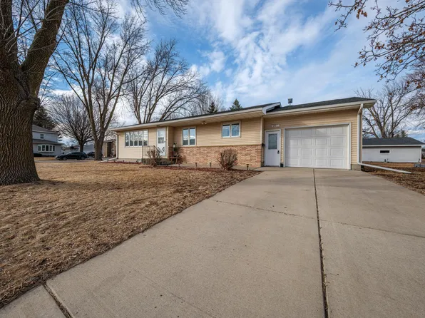 208 E Fairview Ave, Olivia, MN 56277