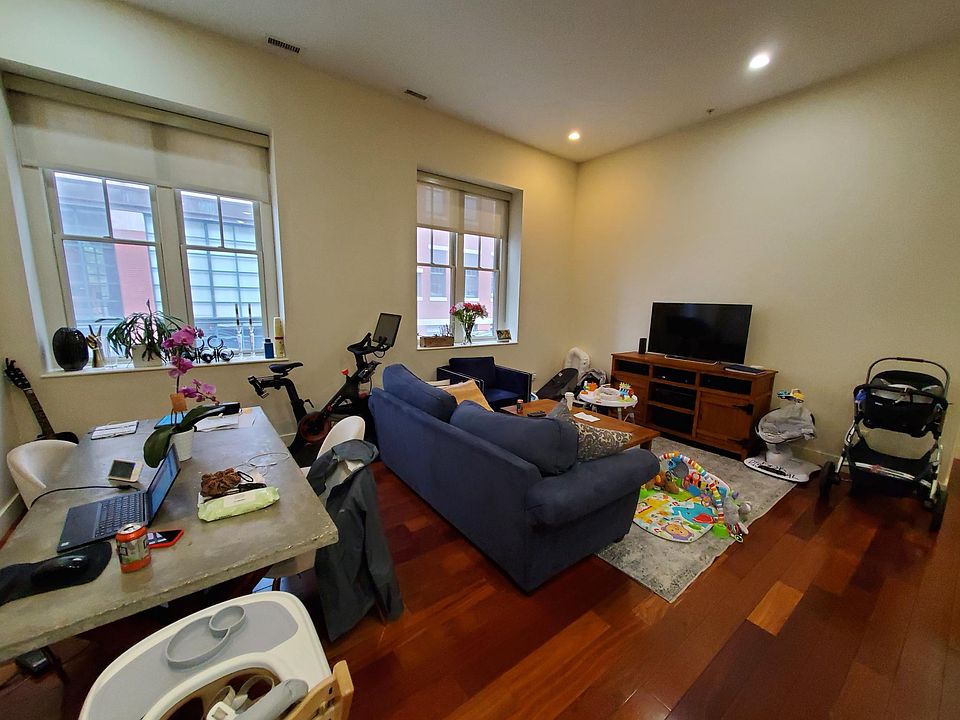 2nd image of 518 Harrison Ave #101