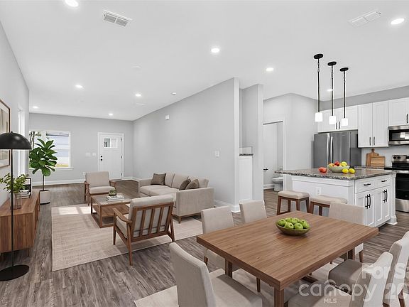 5th image of 300 Margarette Ave