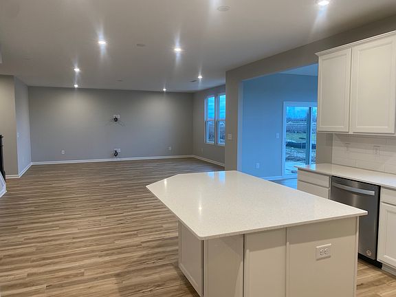 3rd image of 8293 Hadley Dr