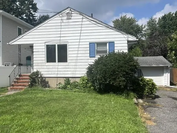 18 McKinley Pl, Bergenfield, NJ 07621