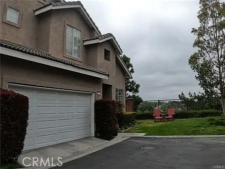 10 Greenborrow Ct — Photo 2