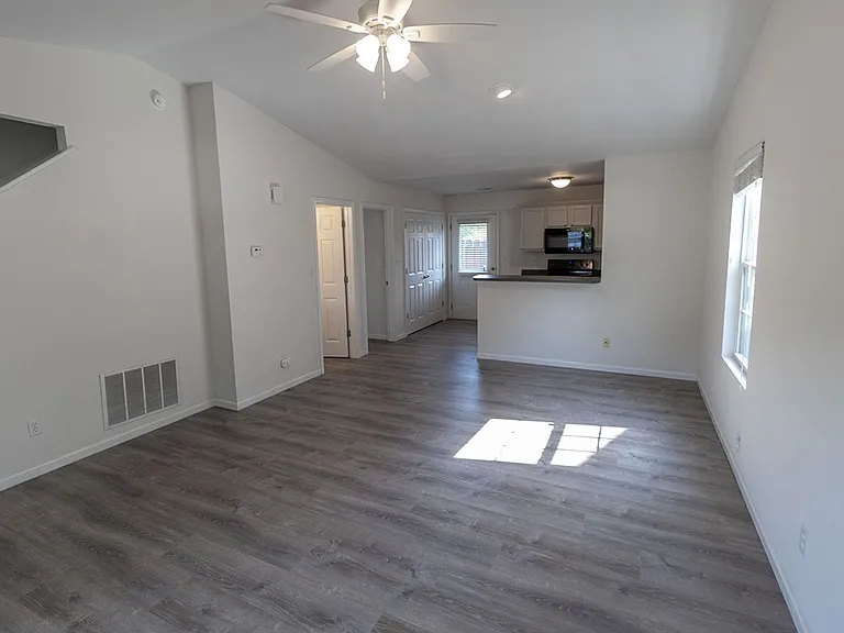 3310 E Saint Charles Rd — Photo 3