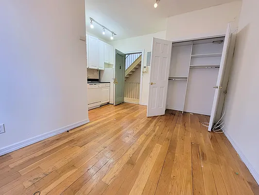 Rented by Gold & Appel Realty Corp | media 3