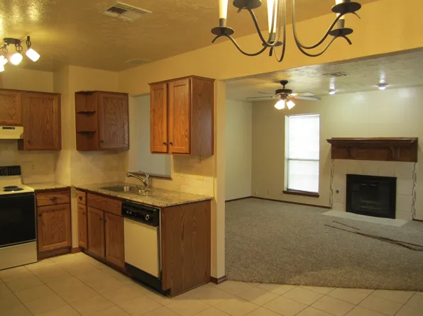 1001 Swan Lake Ct, Edmond, OK 73003