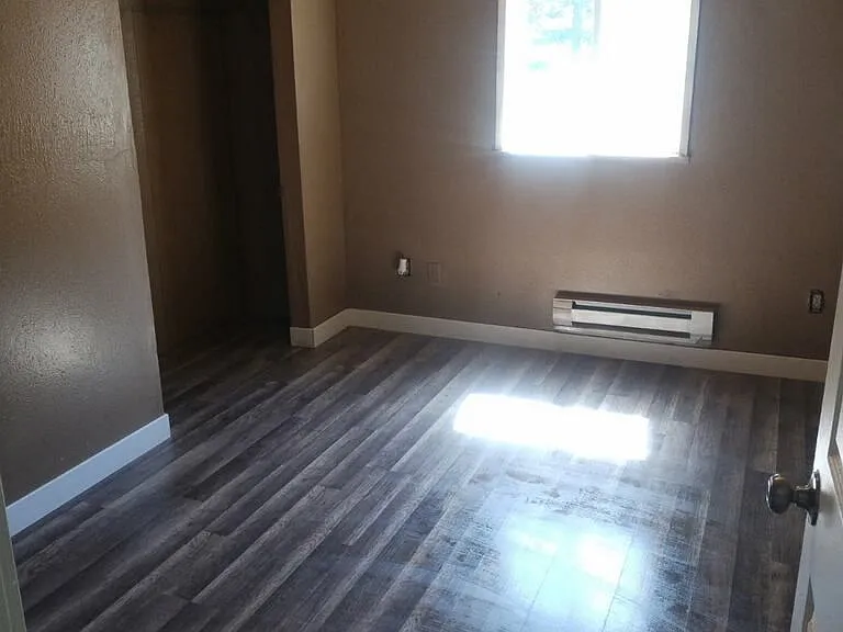7414 S Wapato St — Photo 2
