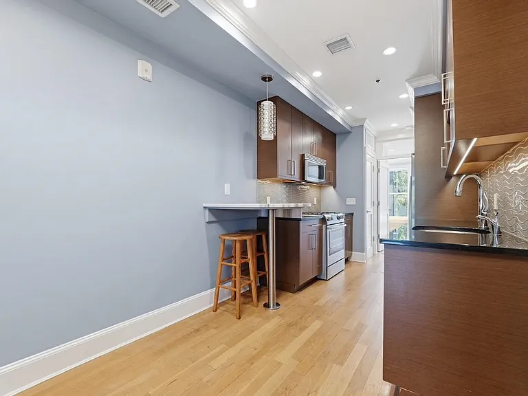 604 Adams St #4 — Photo 4