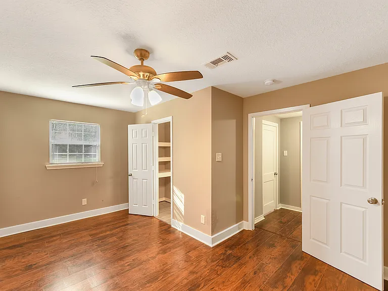 1029 Sycamore St — Photo 17