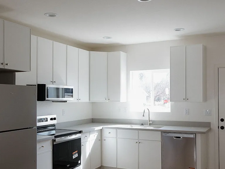 46 E 9th St S #1 — Photo 16