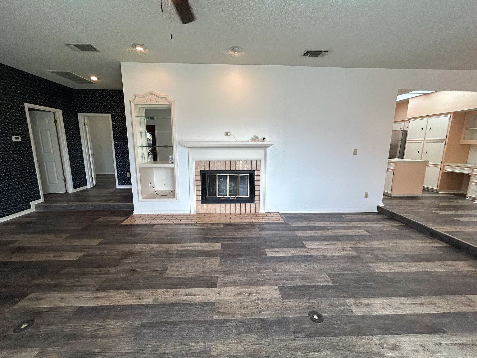 4 bed, 1833 sqft, $2,400 — Photo 3