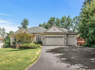 442 Vadnais Lake Dr, Vadnais Heights, MN 55127