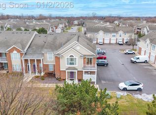 45640 Warwick Dr, Macomb, MI 48044