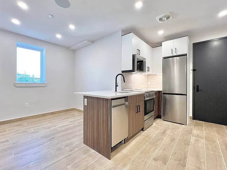 304 Water St #1B — Photo 4