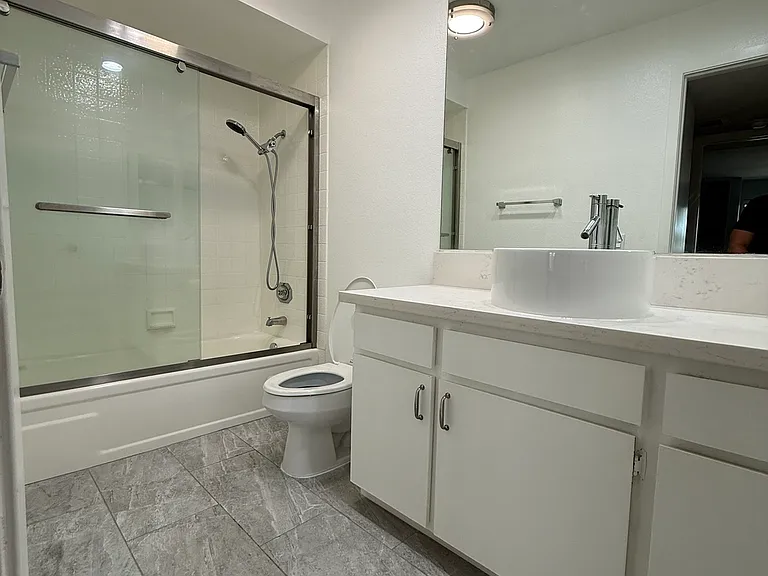 2nd bathroom