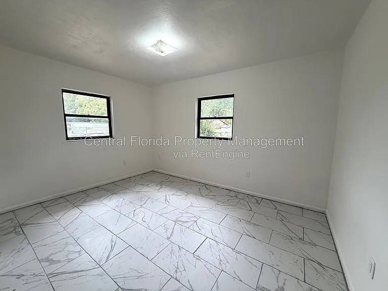 1624 Ferndell Rd — Photo 11