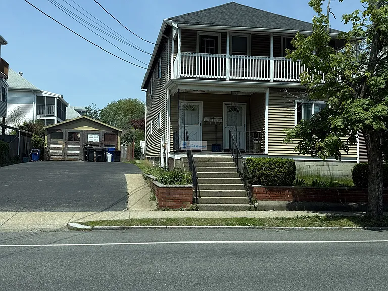 River St — Photo 1