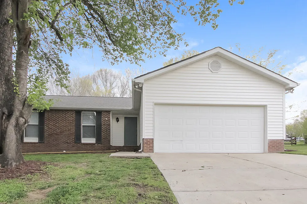 3 bed, 2.0 bath, 1456 sqft, $1,950 — Photo 3