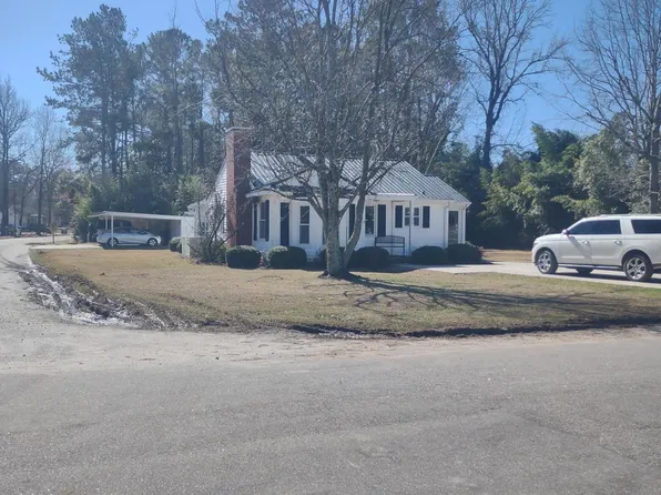 305 Church St., Lake Waccamaw, NC 28450
