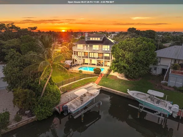 1048 Kings Crown Dr, Sanibel, FL 33957