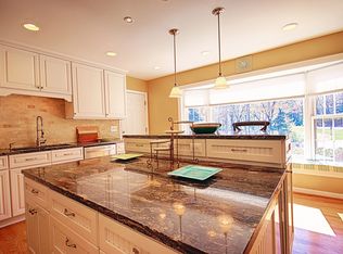 11012 Raccoon Ridge Ct, Reston, VA 20191