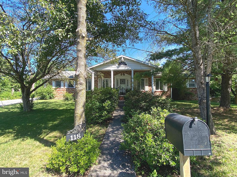 1st image of 118 Columbia Dr