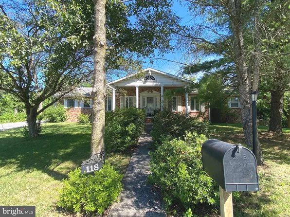 118 Columbia Dr, Kearneysville, WV 25430