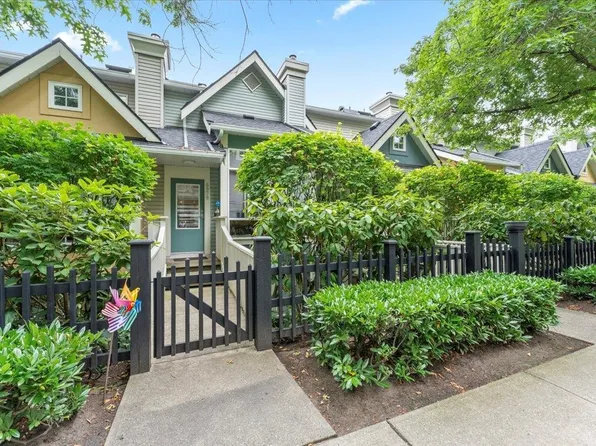 6878 Village Grn, Burnaby, BC V5E 4K9