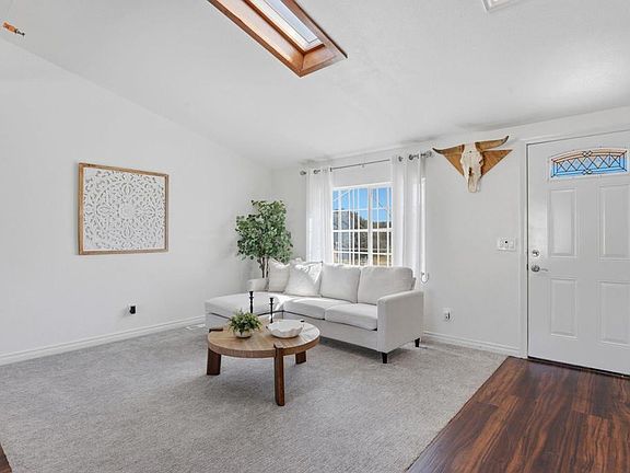 2nd image of 1176 Tierra Del Sol Rd