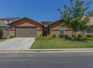 1662 N Broadbent Ln, Clovis, CA