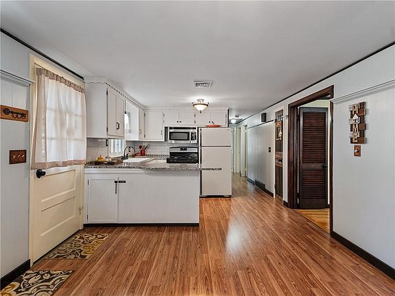 5th image of 45 Brookside Ave
