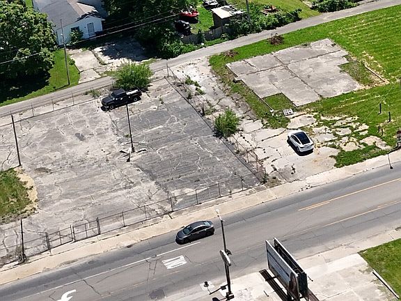 2nd image of 1402 S Madison Ave