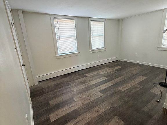 5th image of 305-307 Silver Ln #1