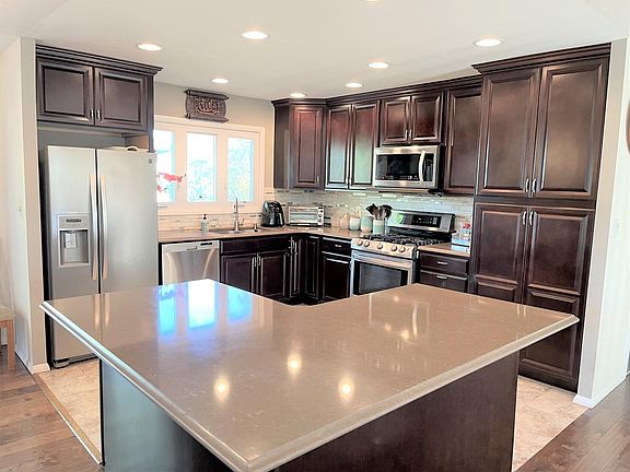4th image of 788 Bernard Dr