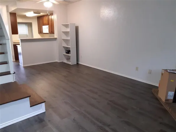 637 Carriagehouse Ln Unit J2, Garland, TX 75040