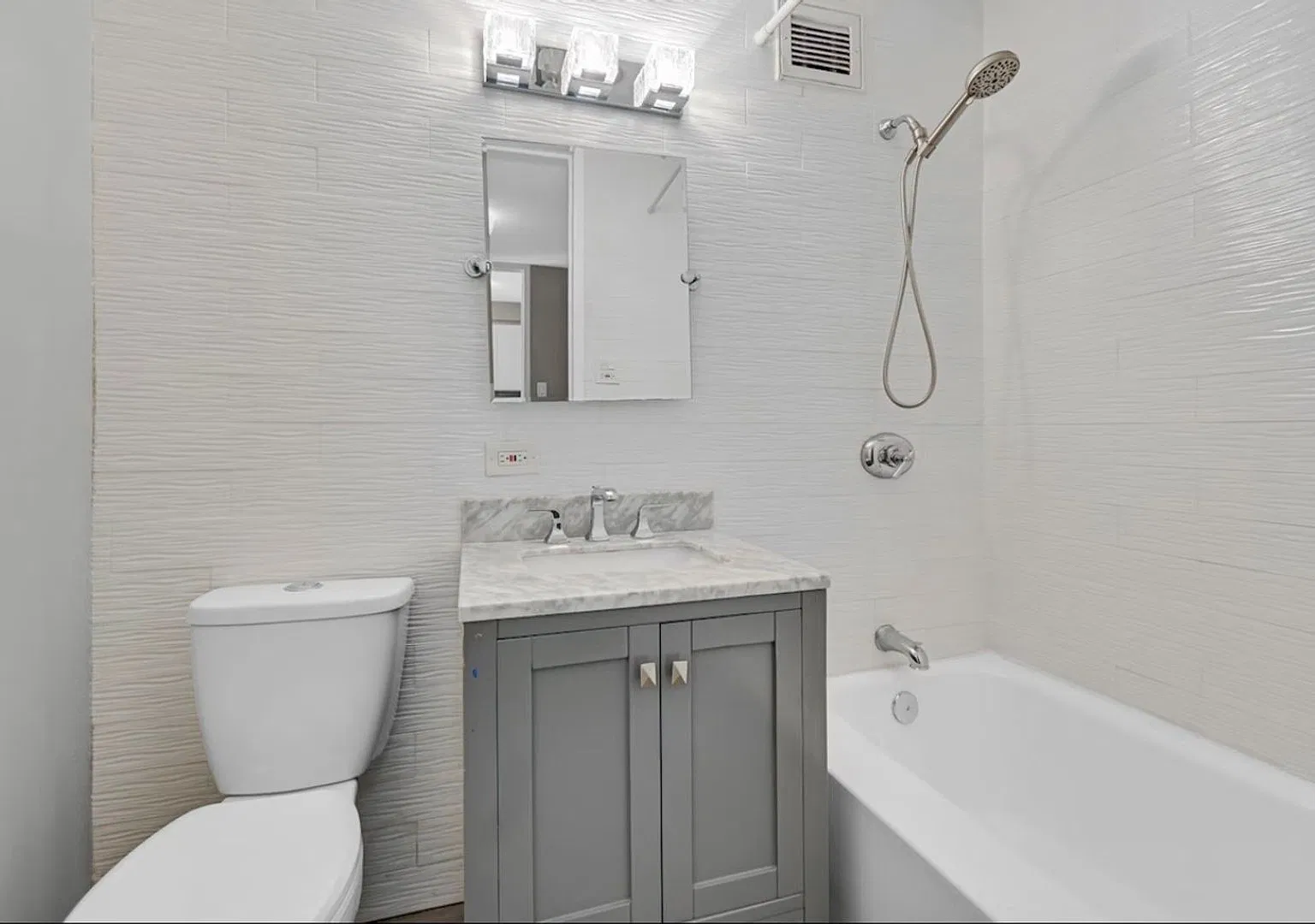 Charming Studio in Bronzeville — Photo 2