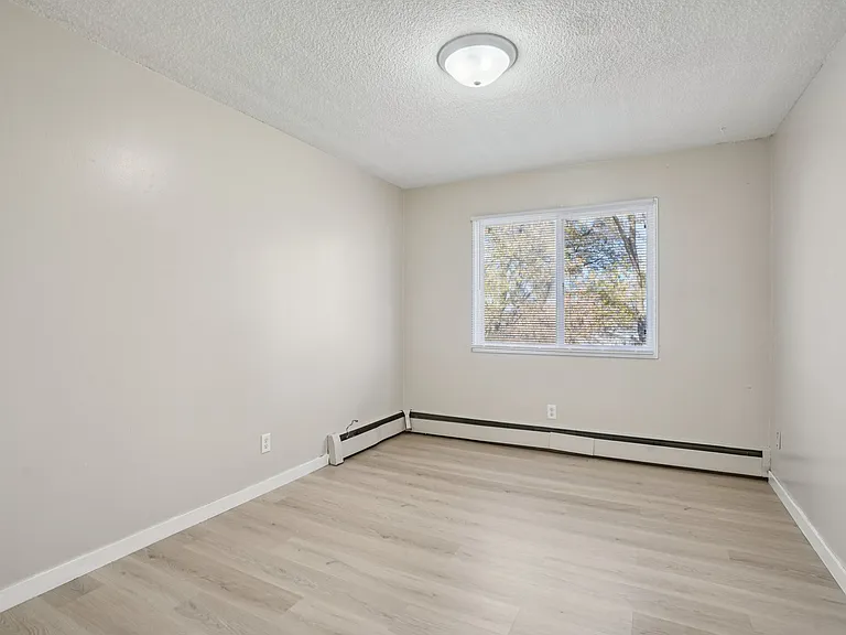 Keller Flats — Photo 44