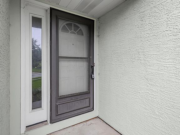 4th image of 1159 Belle Meade Pl