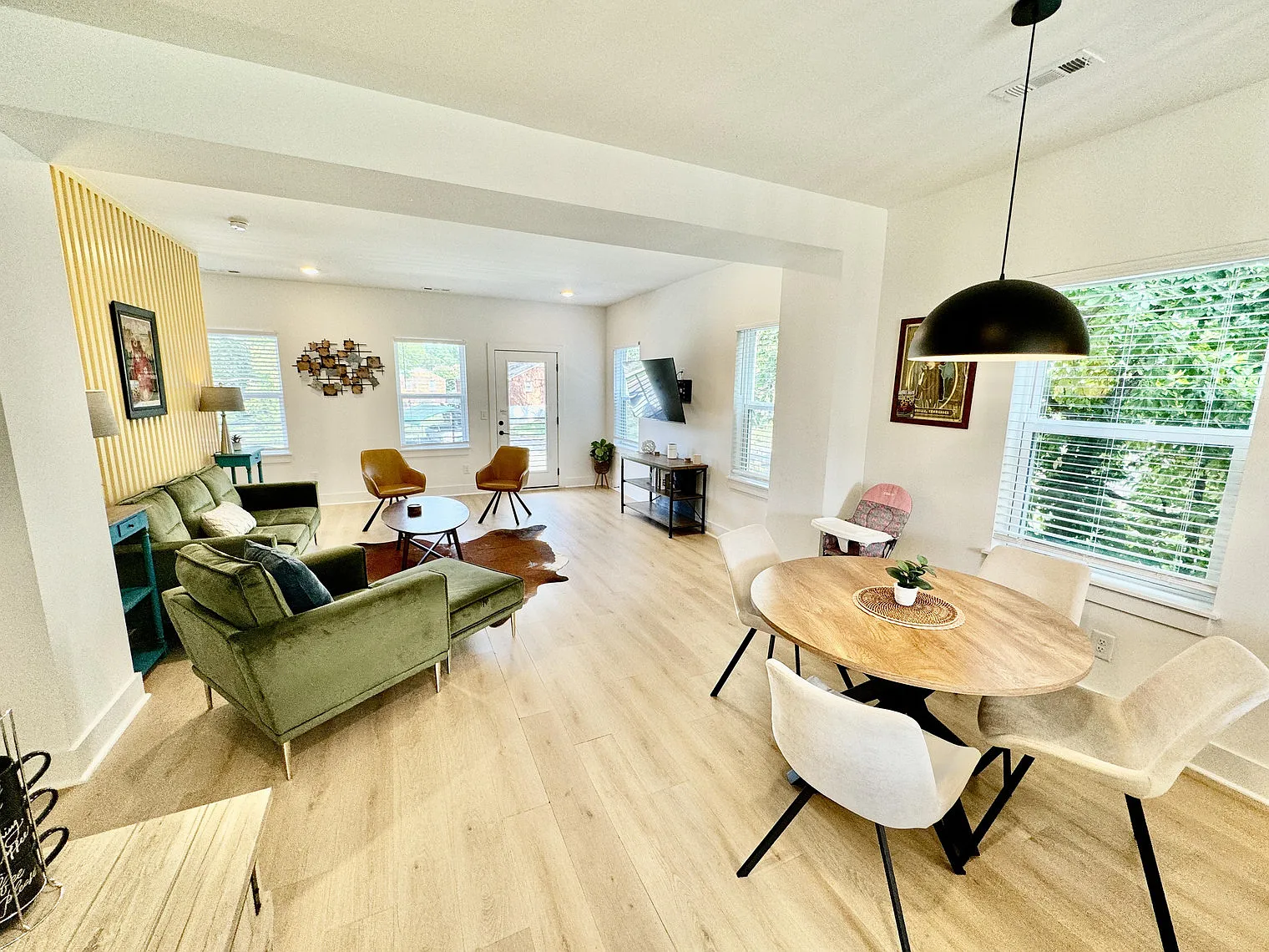 4 bed, 2.0 bath, 1851 sqft, $5,451 — Photo 4