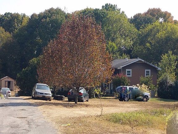 3rd image of 131 Greenwood Dr