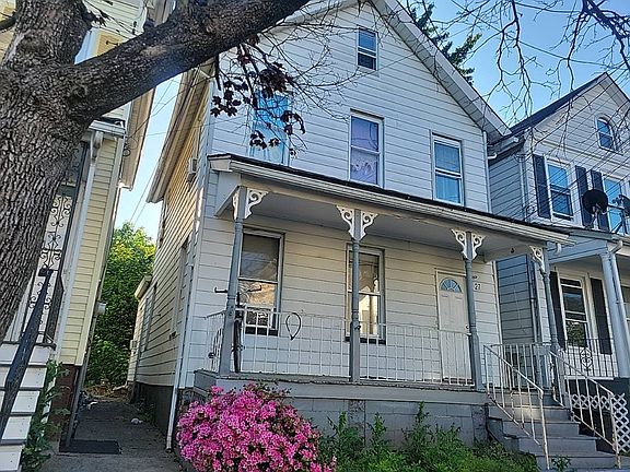 3rd image of 27 Hartwell St