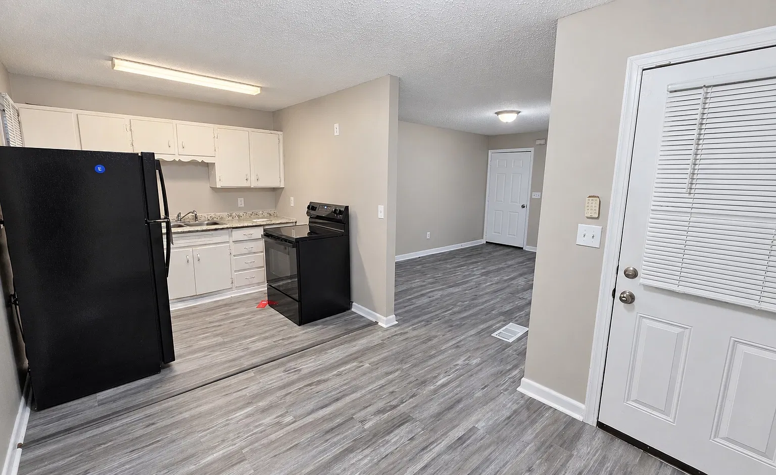 2152 Paradise Lake Avenue - 1 — Photo 4